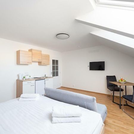 Ferdinand Apartment Prag Exteriör bild
