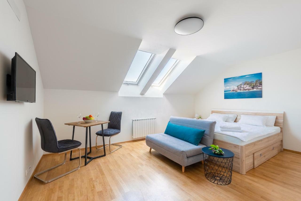 Ferdinand Apartment Prag Exteriör bild