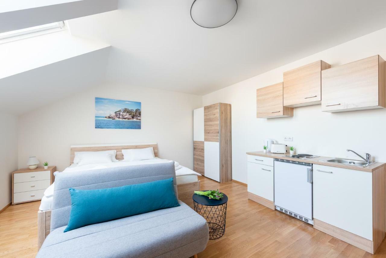 Ferdinand Apartment Prag Exteriör bild